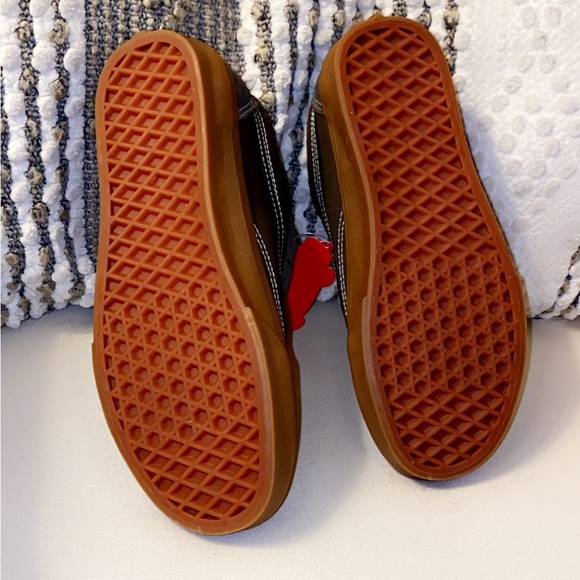 Vans - Picture 2 of 2